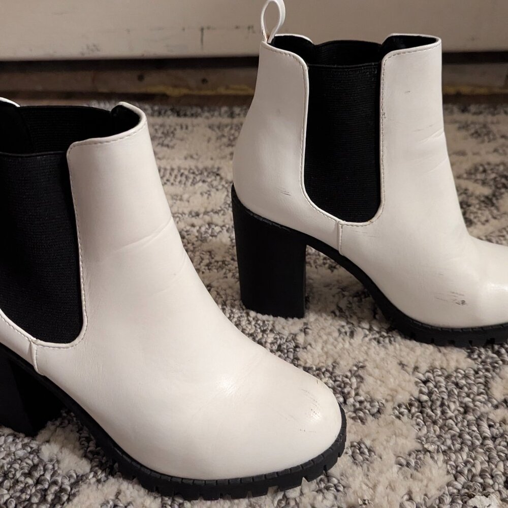 Soda booties sz 6.5